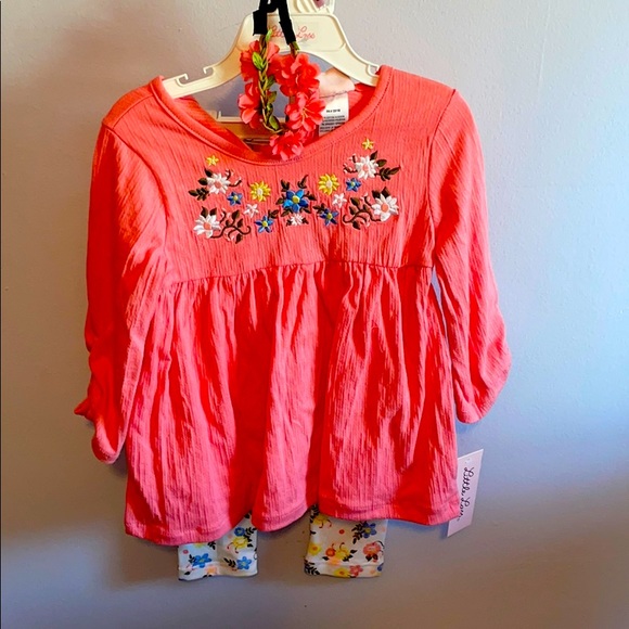 New Listing!!! Little Lass Outfit 🌸